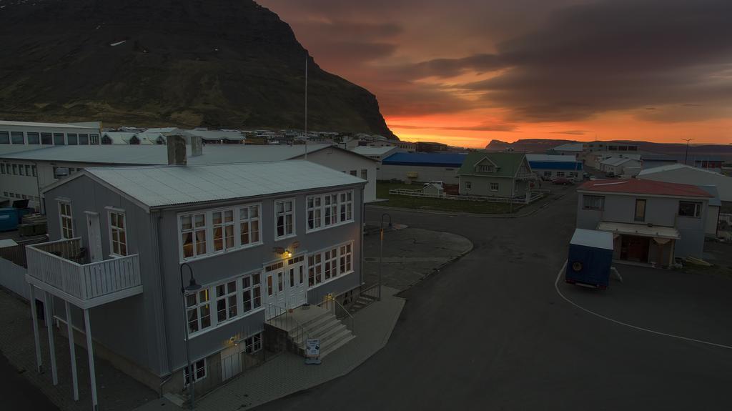 Einarshusid Guesthouse Bolungarvík المظهر الخارجي الصورة